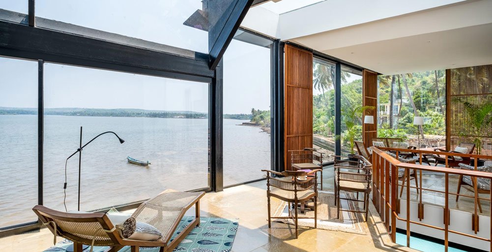 Glasshouse On The Bay - Lounge area from the living room